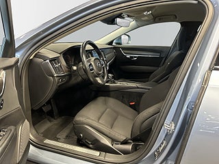 Volvo V90 Cross Country D4 AWD Geartronic Momentum M&D-Värm/Drag/Psens/S&V-Däck – bild 7