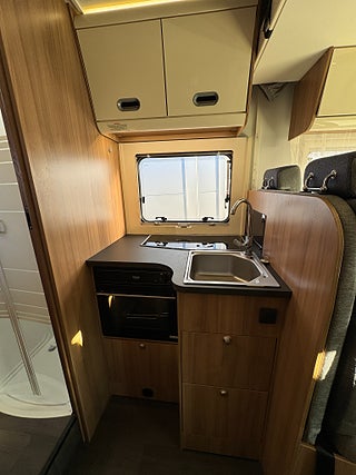 Husbil-halvintegrerad Sun Living S75 SL AUT 7 av 22