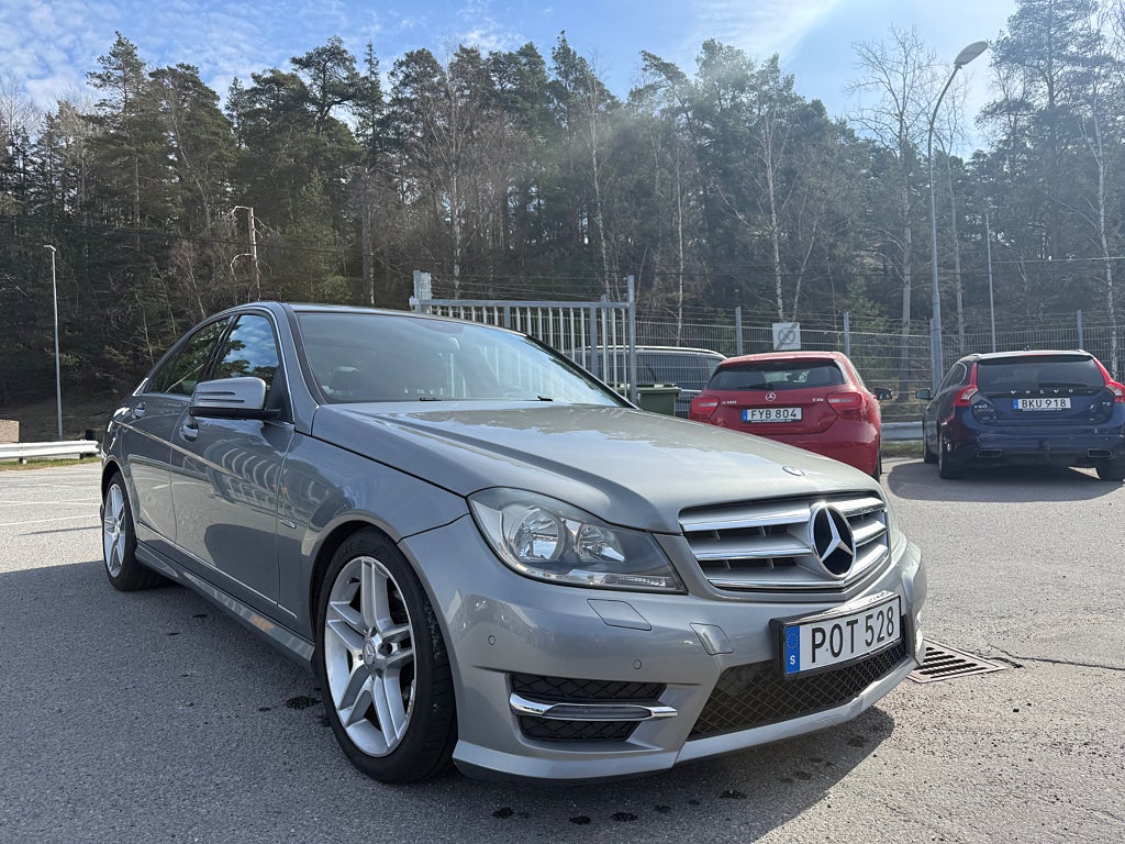 Mercedes-Benz C 180 156hk Automat AMG 14500mil Nyservad Välvårdad Drag