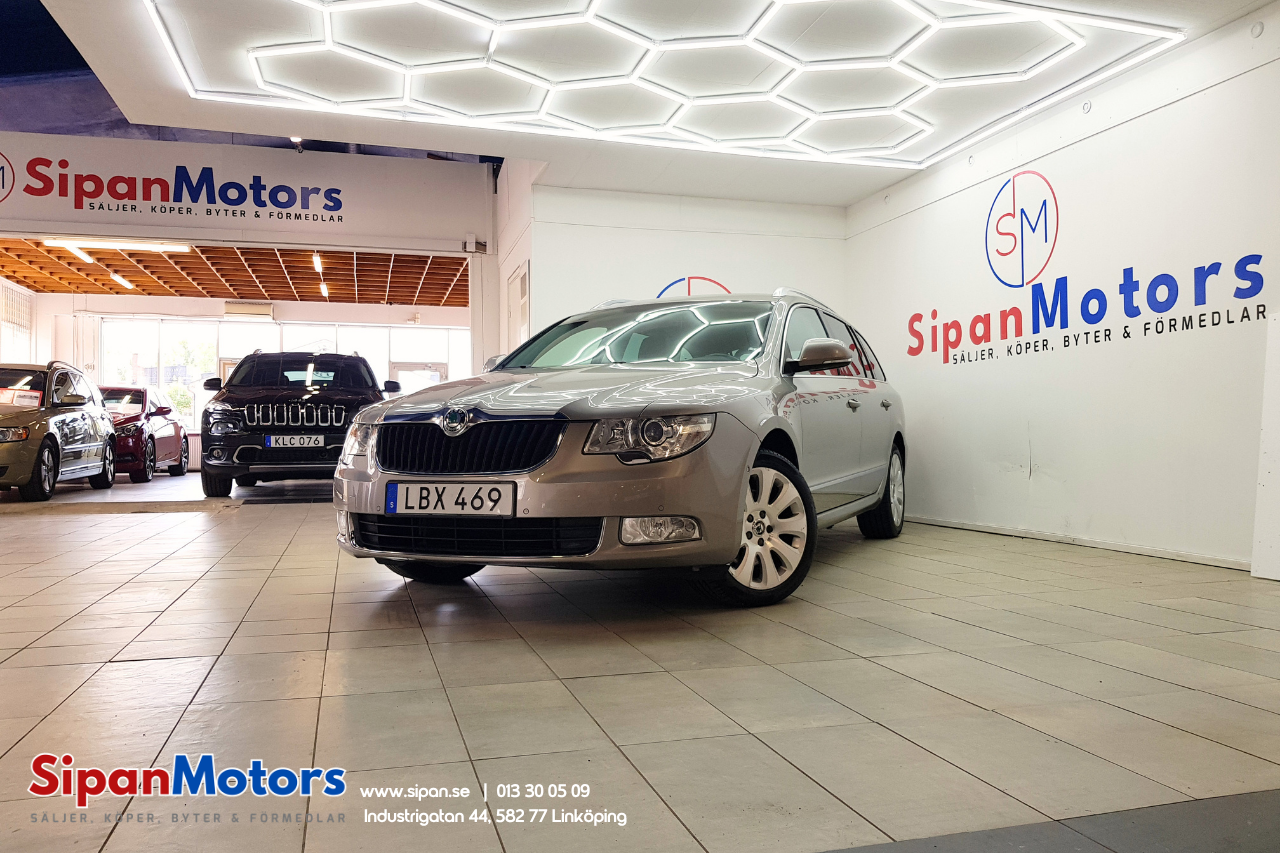 Skoda Superb 2011, bild 2/45