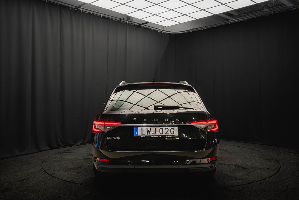 Skoda Superb iV BUSINESS STYLE DRAG B-VÄRMARE KAMERA COCKPIT MOMS