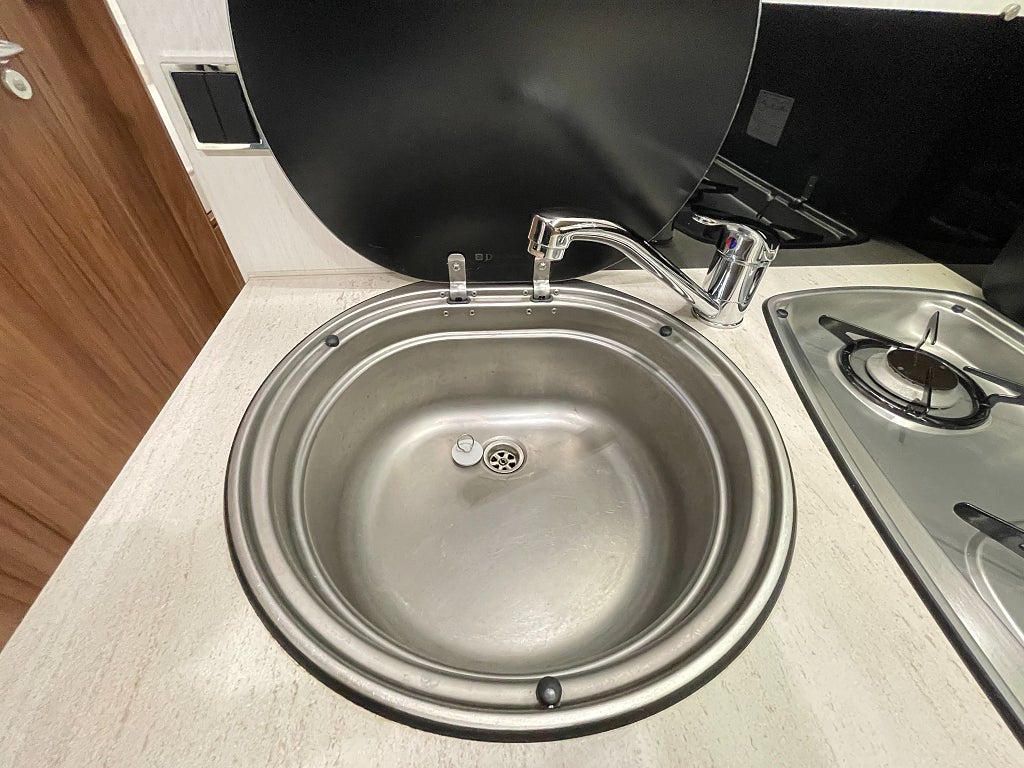 Pilote Essentiel P 740 GJ /ALDE/Solcell/B-körkort/Ugn/Långbäddar - Pilote