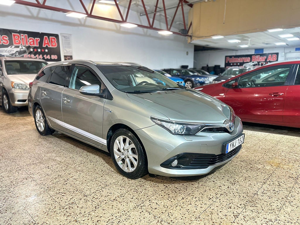 Toyota Auris Touring Sports Hybrid e-CVT Active Ny Besiktigad 
