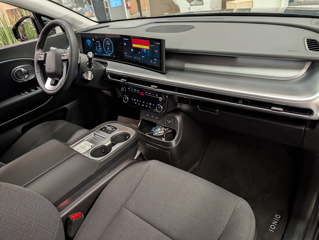 Hyundai IONIQ 9 2WD Essential 110 kWh *PRIVATLEASING* thumbnail