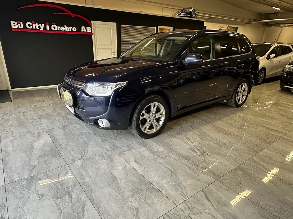 Mitsubishi Outlander 2.2 Di-D (150hk) 4WD Comfort / B-Kamera / Drag / Nyservad & Besi