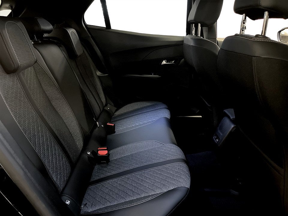 Bild på Peugeot 2008 Allure 1.2 PT 130hk - CARPLAY, P-SENSORER