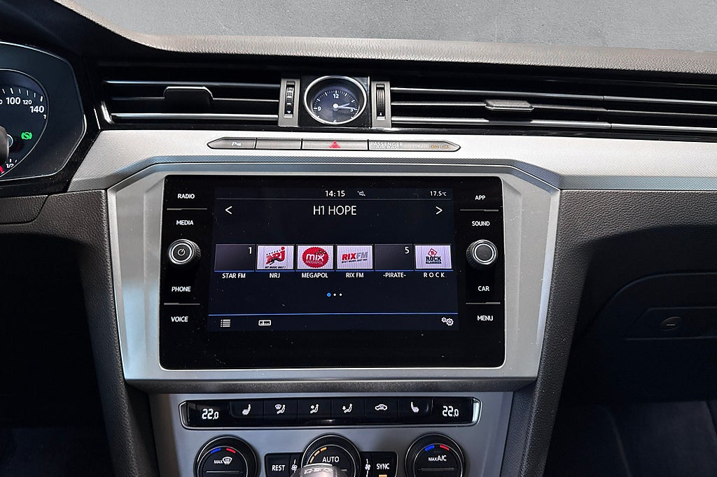 Volkswagen Passat Sportscombi 1.4 TSI Base Dragpaket B-Kamera Välservad