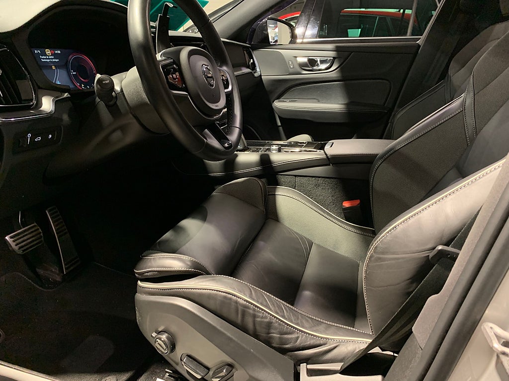 Volvo V60 Recharge T6 AWD 340hk R-Design |Navi|Kamera|Voc| 2022