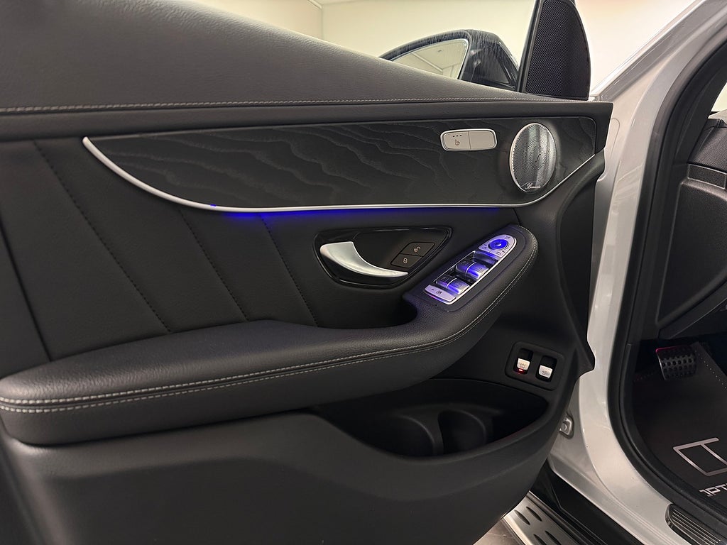 Mercedes-Benz GLC 2020 - miniatyr 10