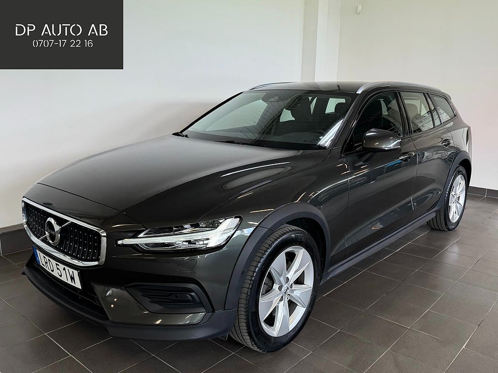 Volvo V60 Cross Country B4 AWD Momentum Adv. Drag Värme Kamera Carplay MOMS