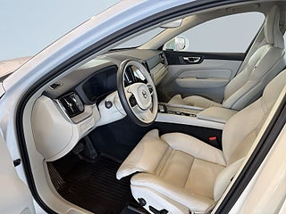 Volvo XC60 Recharge T6 AWD Plus Bright S&V-hjul/Drag/Skinn/Pano – bild 7