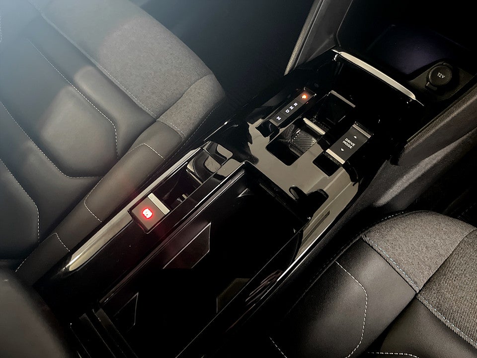 Bild på Citroën C4 Shine 1.2 PT 130hk Aut B-KAMERA CARPLAY HUD NAVI