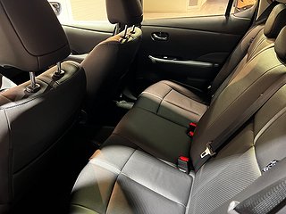 Halvkombi Nissan Leaf 13 av 27