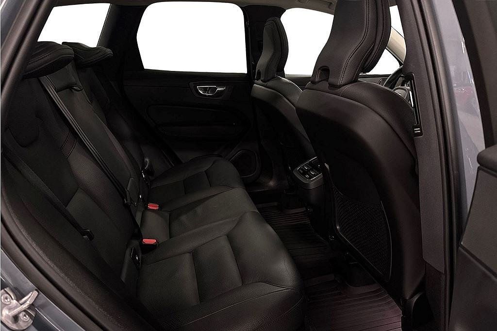 Volvo XC60 B4 AWD Inscription, Drag, Pano, Navi, VOC