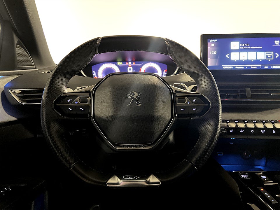 Bild på Peugeot 5008 GT 1.2 PT 130hk Aut 7-SITS B-KAMERA CARPLAY