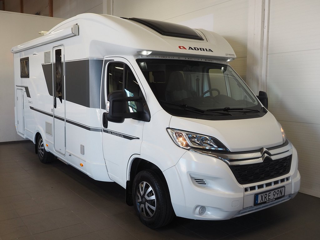 Adria Coral 670 DL Axess Långbädd | Face to face | Solcell | 2021