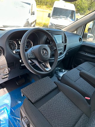 Transportbil - Skåp Mercedes-Benz eVito  4 av 16