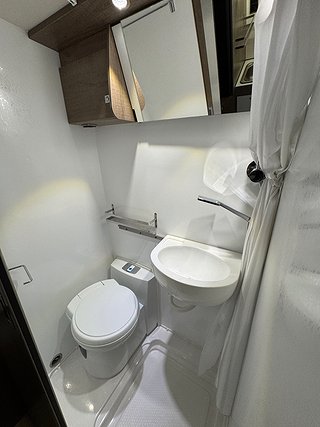 Husbil-halvintegrerad Pilote V600G 190HK 14 av 19