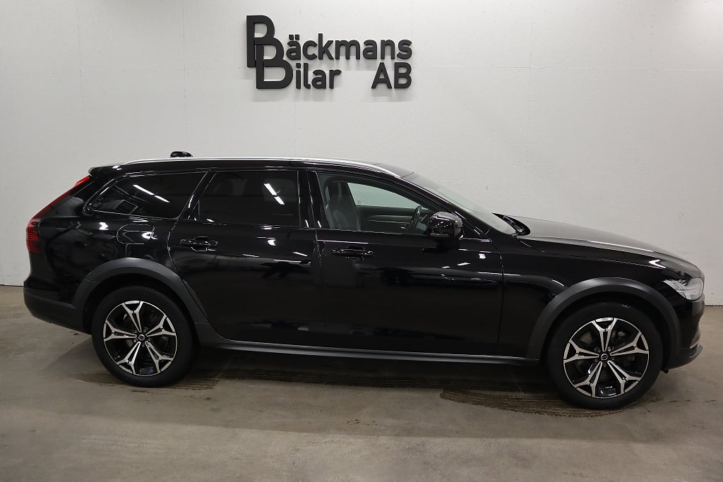 Volvo V90 Cross Country B4 AWD Auto Pano Drag Skinn H/K 360