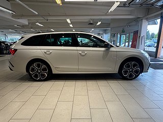 Skoda Octavia Kombi RS iV PLUG-IN/Drag/Kamera/Mvärm/Pano/S&V