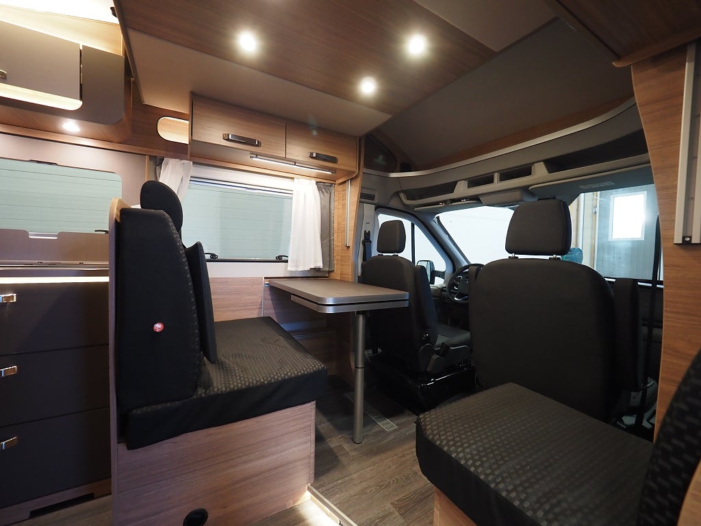 Weinsberg CaraSuite 700 MEG Aut I Markis I Taksäng