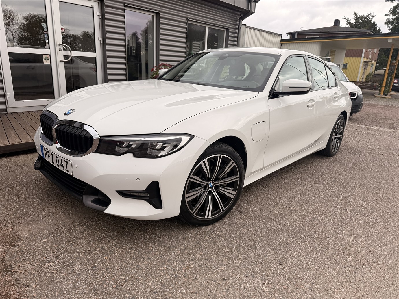 BMW 330