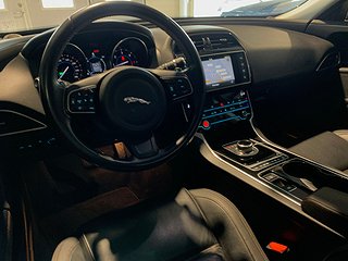 Sedan Jaguar XE 11 av 20
