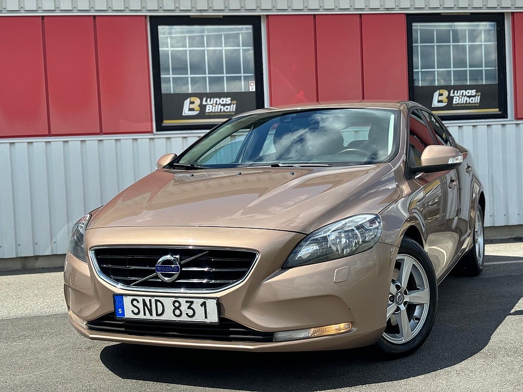 Volvo V40 T2 Kinetic Euro 6/Ränta 3,45%/Ny Kamrem med Service 