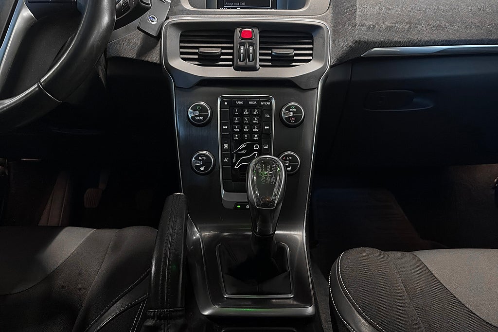 Volvo V40 D2 Momentum Fullservad Välvårdad VOC Värmare