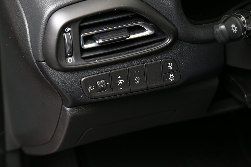 Hyundai i30 1,5 T-GDI 48V MHEV 159hk Advanced Aut Keyless Dragkrok 2022