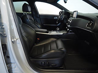 Halvkombi Kia Stinger 10 av 24