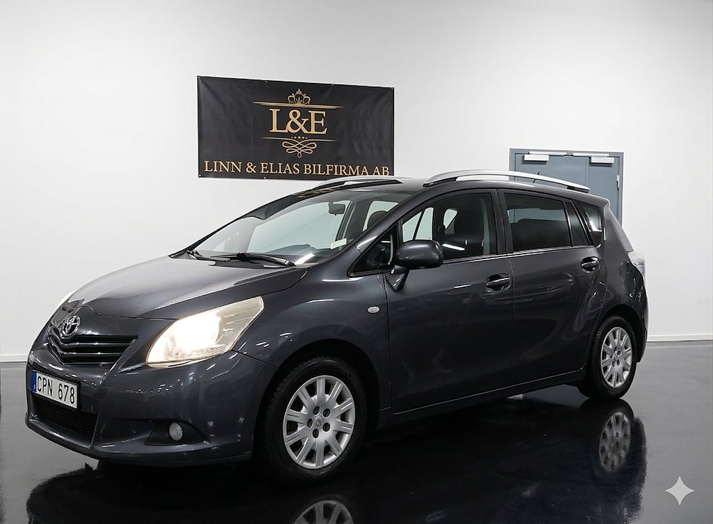 Toyota Verso 1.8 Valvematic 1ÅRSGARANTI/FRI LEVERANS/KAMKEDJA/7 SITS