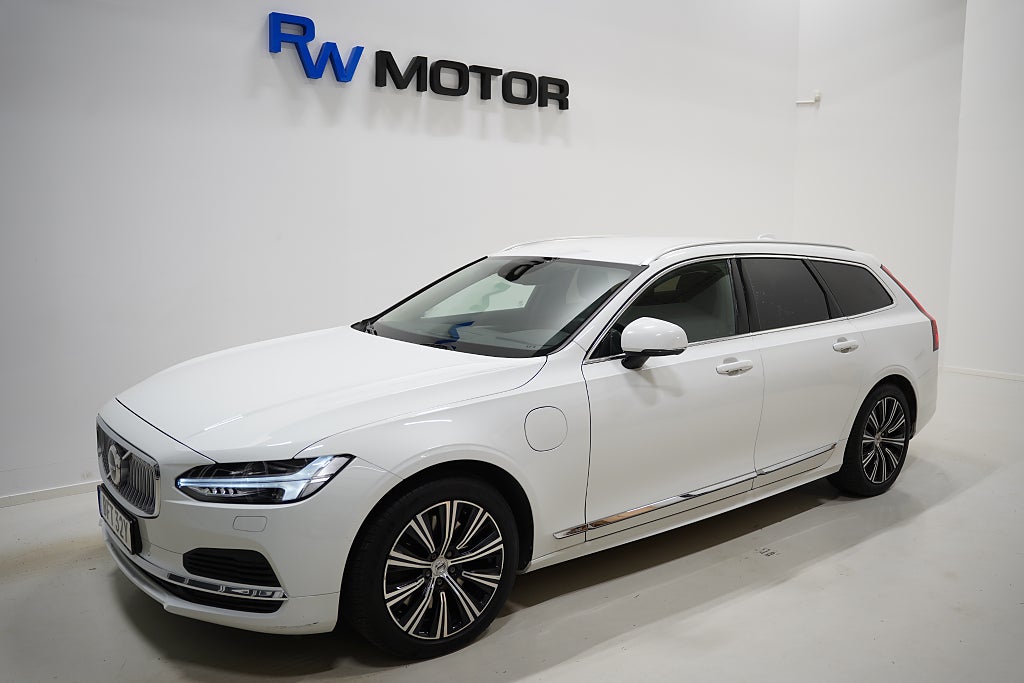 Volvo V90 Recharge T6 AWD 340hk Momentum H/K P-värmare Drag B-kamera Navi