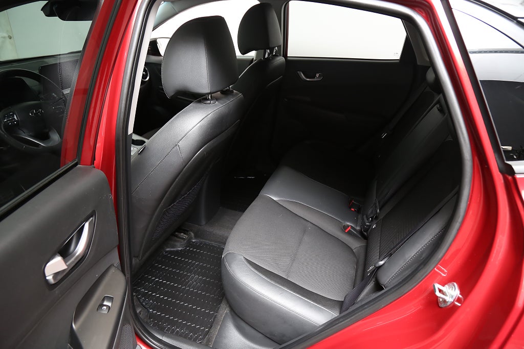 Hyundai Kona 64 kWh Essential 204hk Två-tons Lack Drag Nybilsgaranti 2022