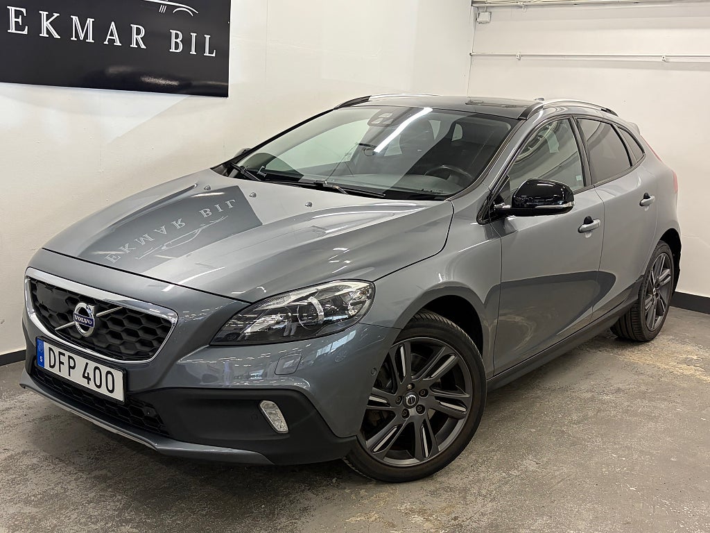 Volvo V40 Cross Country D4 Summum|Pano|BLIS|B-kam|Ny-serv|P-sens|Navi