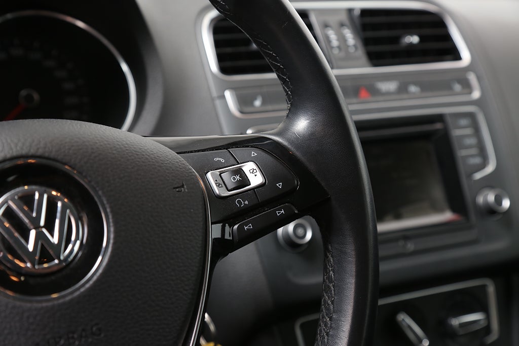 Volkswagen Polo 1,2 TSI 90hk 5-dörrar Pluspaket Farthållare P-sensor 2017