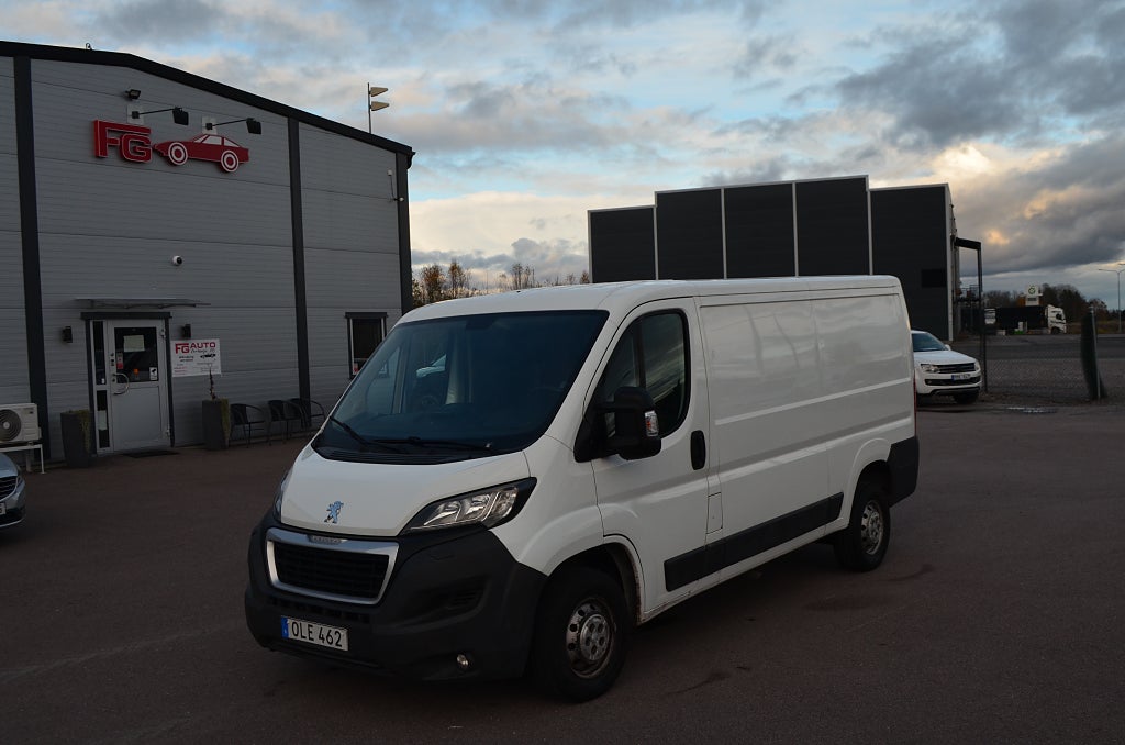 Peugeot Boxer 335 2.2 HDi L2H1 130 hk D-Värmare Drag 3-sits