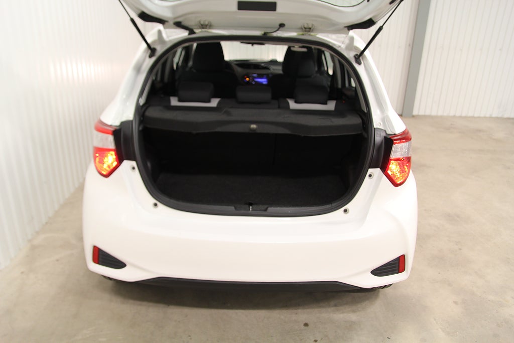 Toyota Yaris Hybrid e-CVT Active Hybrid automat