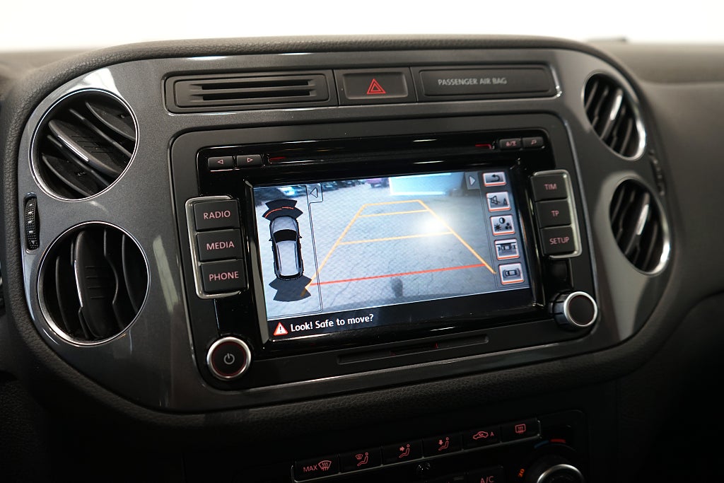 Volkswagen Tiguan 2.0 TDI 4M Automat R-line Värmare Panorama Drag 177hk