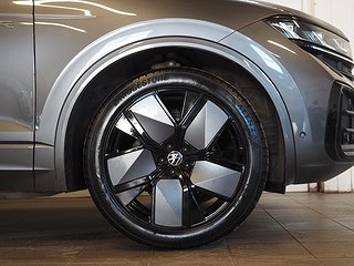 SUV Volkswagen Touareg 8 av 27