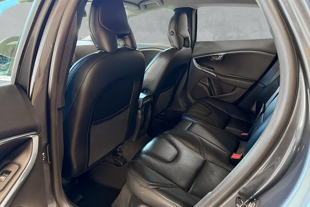 Volvo V40 D2 Summum Minnesstolar B-Kamera Dragkrok Kamrembytt