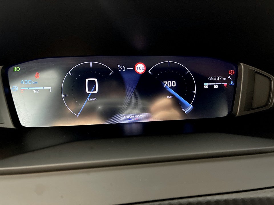 Bild på Peugeot 2008 Allure 1.2 PT 130hk CARPLAY P-SENSORER