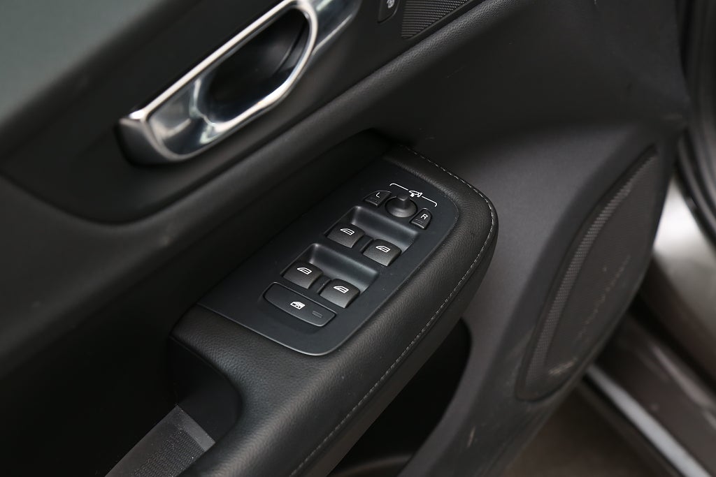 Volvo V60 B4 Diesel 197hk Momentum Aut Navi Kamera VOC Leasbar 2022