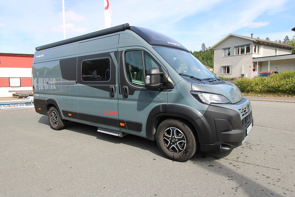 Sunlight Cliff X 640 8 vxl Automat 180 Hk Dieselpanna Långbäddar 1 års ga