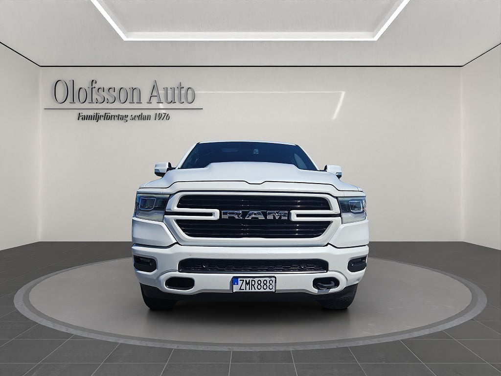 Dodge Ram 1500 Crew Cab LARAMIE 4X4 401 hk - bild 2