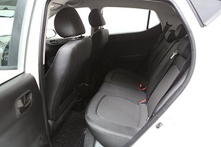 Halvkombi Hyundai i10 18 av 19