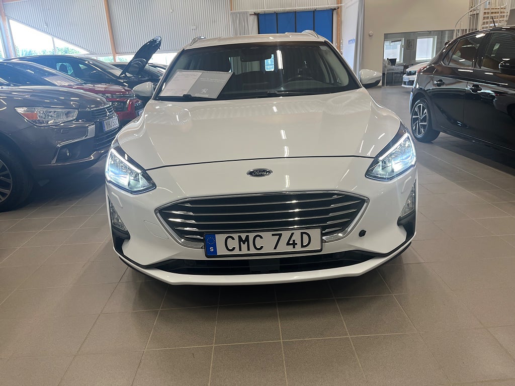 Ford Focus Kombi 1.0 EcoBoost Titanium Motorvärmare Vinterhjul  thumbnail
