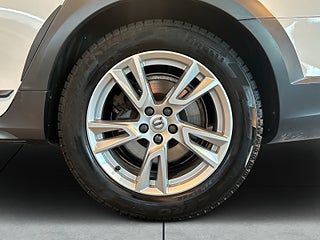 Volvo V90 Cross Country T5 AWD Geartronic Pro Edition MOMS/H&K/SoV/Kamera/Skinn