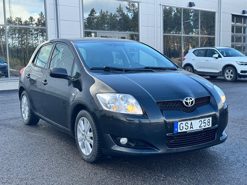 Toyota Auris 5-dörrar 1.6 Dual VVT-i  AUT S&V DÄCK NYBESIKTAD 