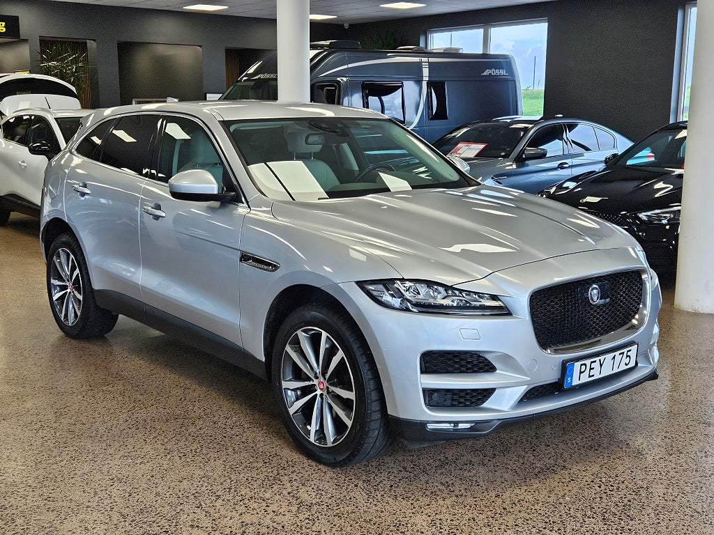 Jaguar F-Pace 30d AWD 300hk Portfolio / Kamera / Värmare / Navi